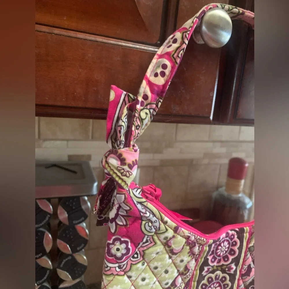 Vera Bradley On The Go Pink and Purple Shoulder Bag Very Berry Paisley - Picture 2 of 6